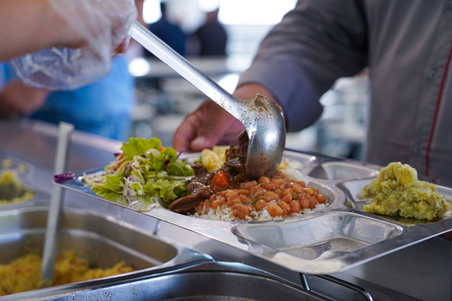 Você está visualizando atualmente Restaurante é condenado por submeter trabalhadores estrangeiros a condições degradantes