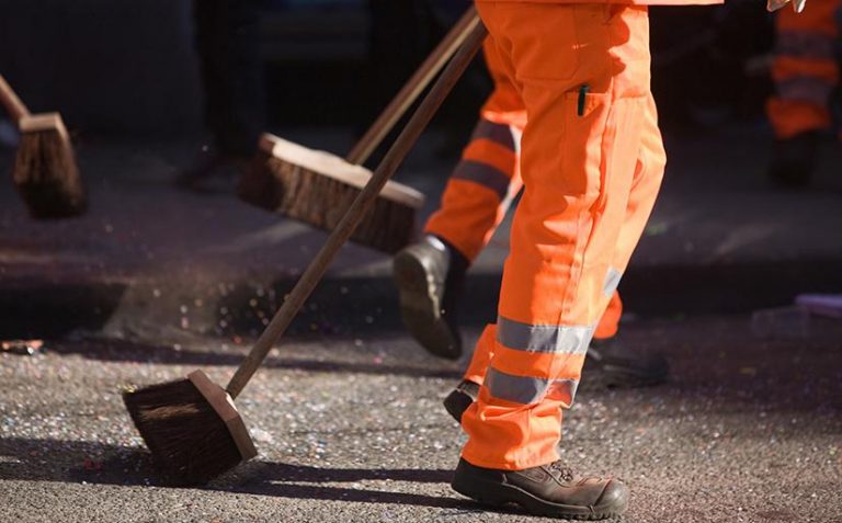 Leia mais sobre o artigo Varredor de rua exposto a lixo urbano tem direito a adicional de insalubridade em grau máximo