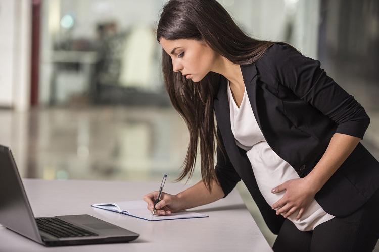 Leia mais sobre o artigo Contrato temporário – Justiça condena empresa por dispensa discriminatória de gestante