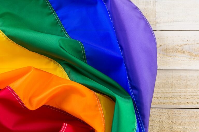 Leia mais sobre o artigo Trabalhador vítima de homofobia deve ser indenizado por indústria de uniformes