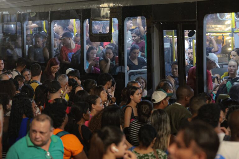 Leia mais sobre o artigo Paralisação de ônibus sem aviso prévio de 72 horas não é legítima, dizem advogados